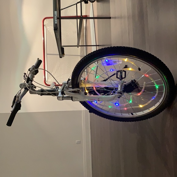 Used MT 220 Girls 24" Black/Pink 2015 - Picture 2 of 7